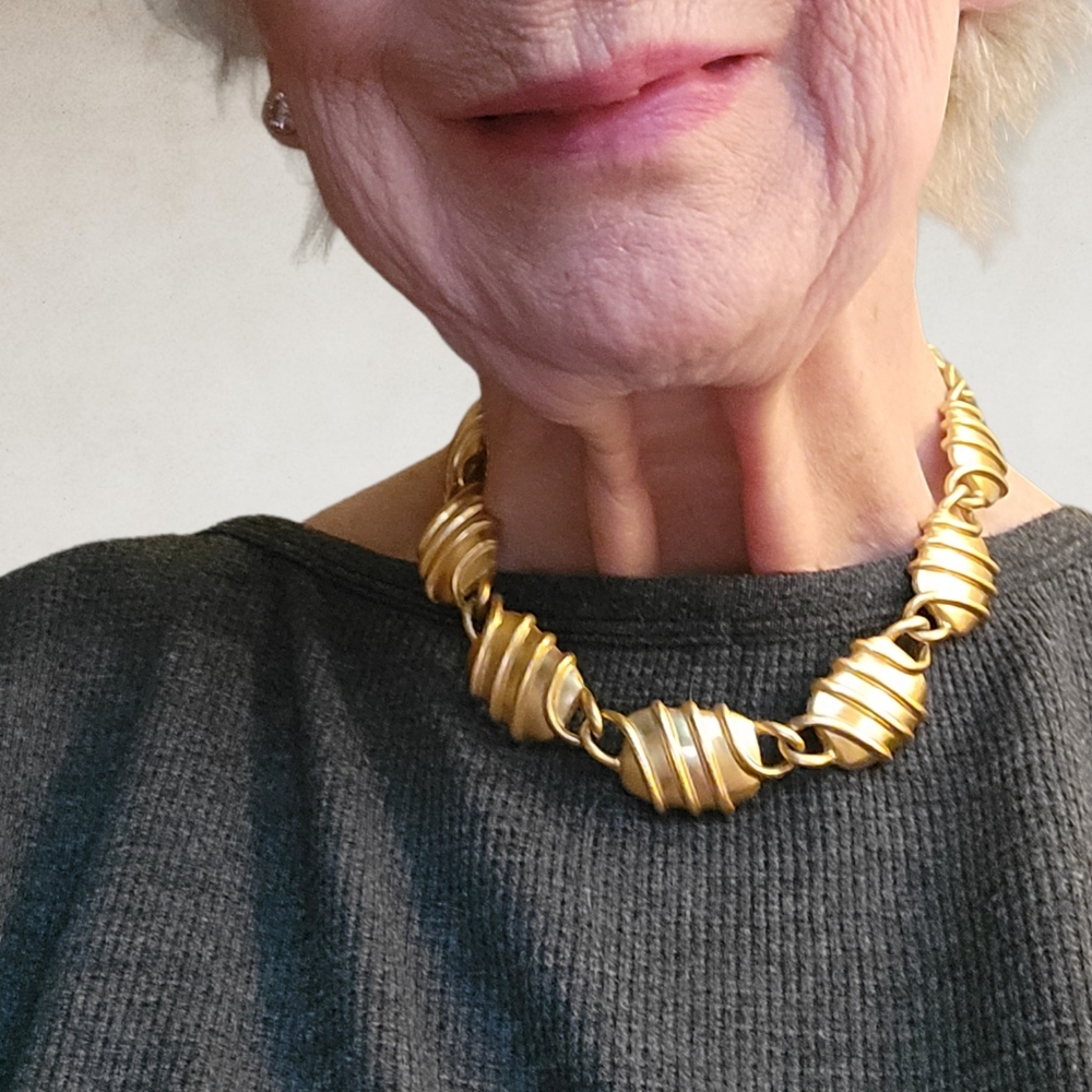 ANNE KLEIN | VINTAGE '70S GOLD TONE TOGGLE CLASP NECKLACE - Picture 7 of 7